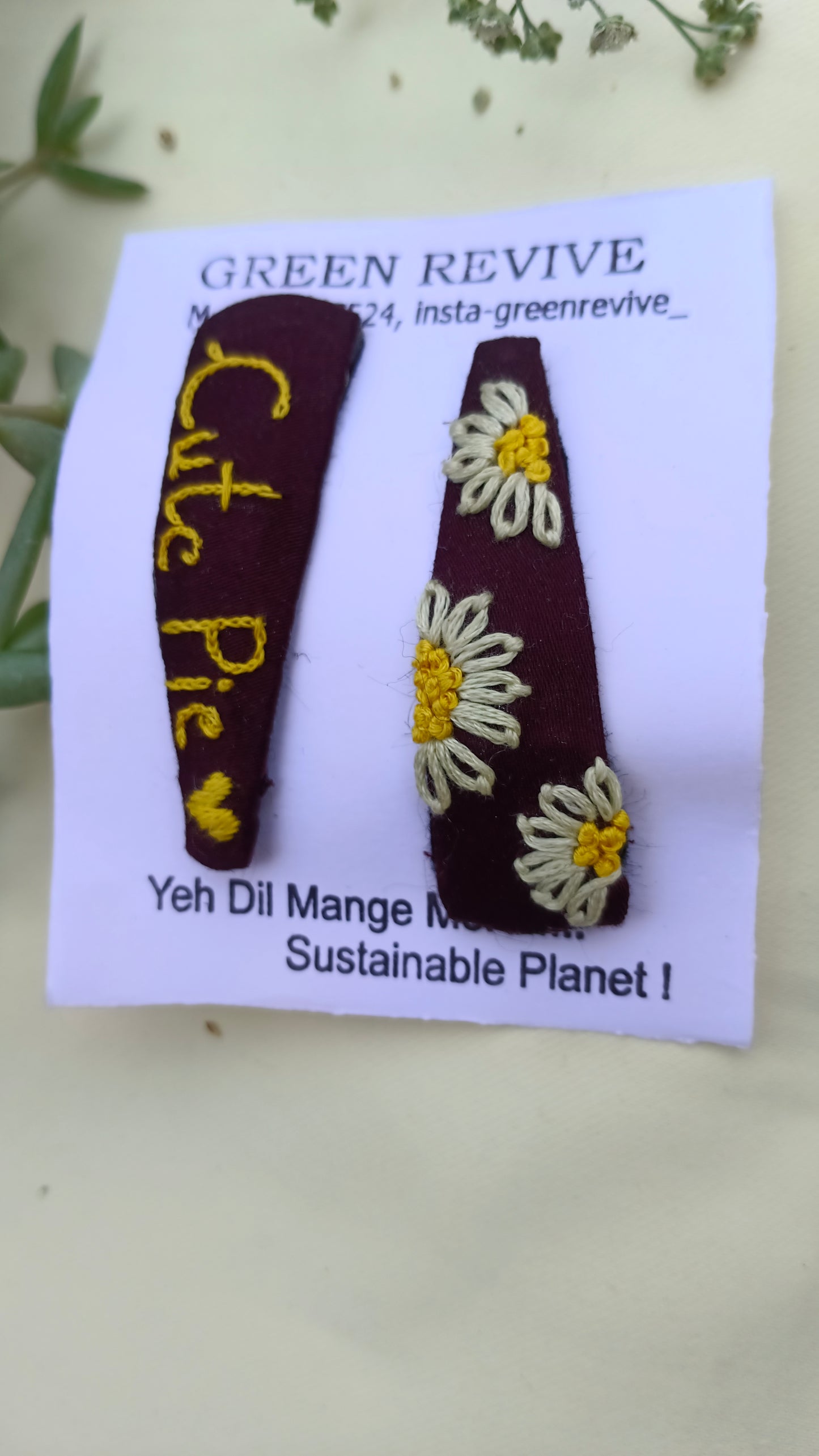 Cute Pie Daisy – Upcycled Hair Clip Duo