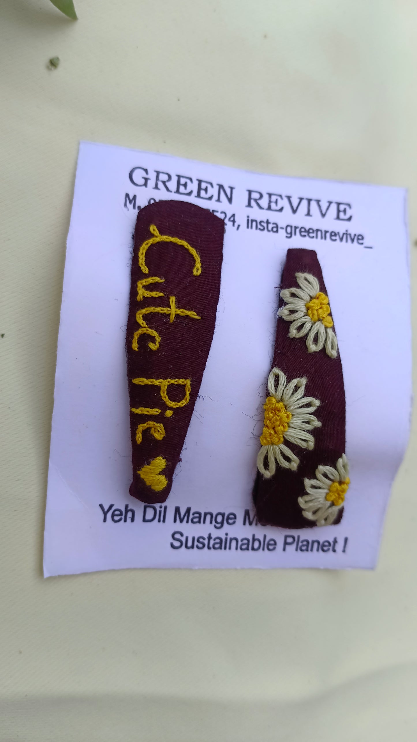 Cute Pie Daisy – Upcycled Hair Clip Duo